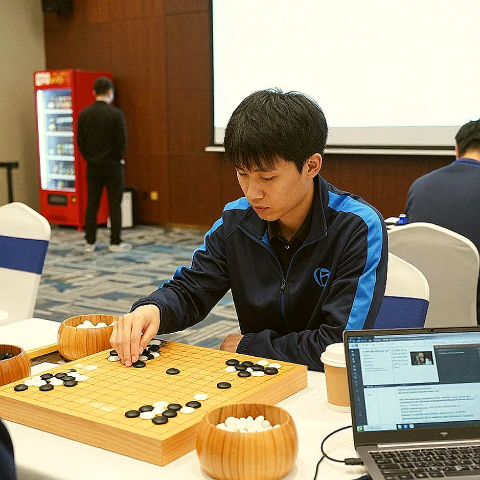 Kalshi ghi nhận 1,73 tỷ USD khối lượng esports trong 12 tháng: dòng chảy dữ liệu và ba khoảng trống định giá