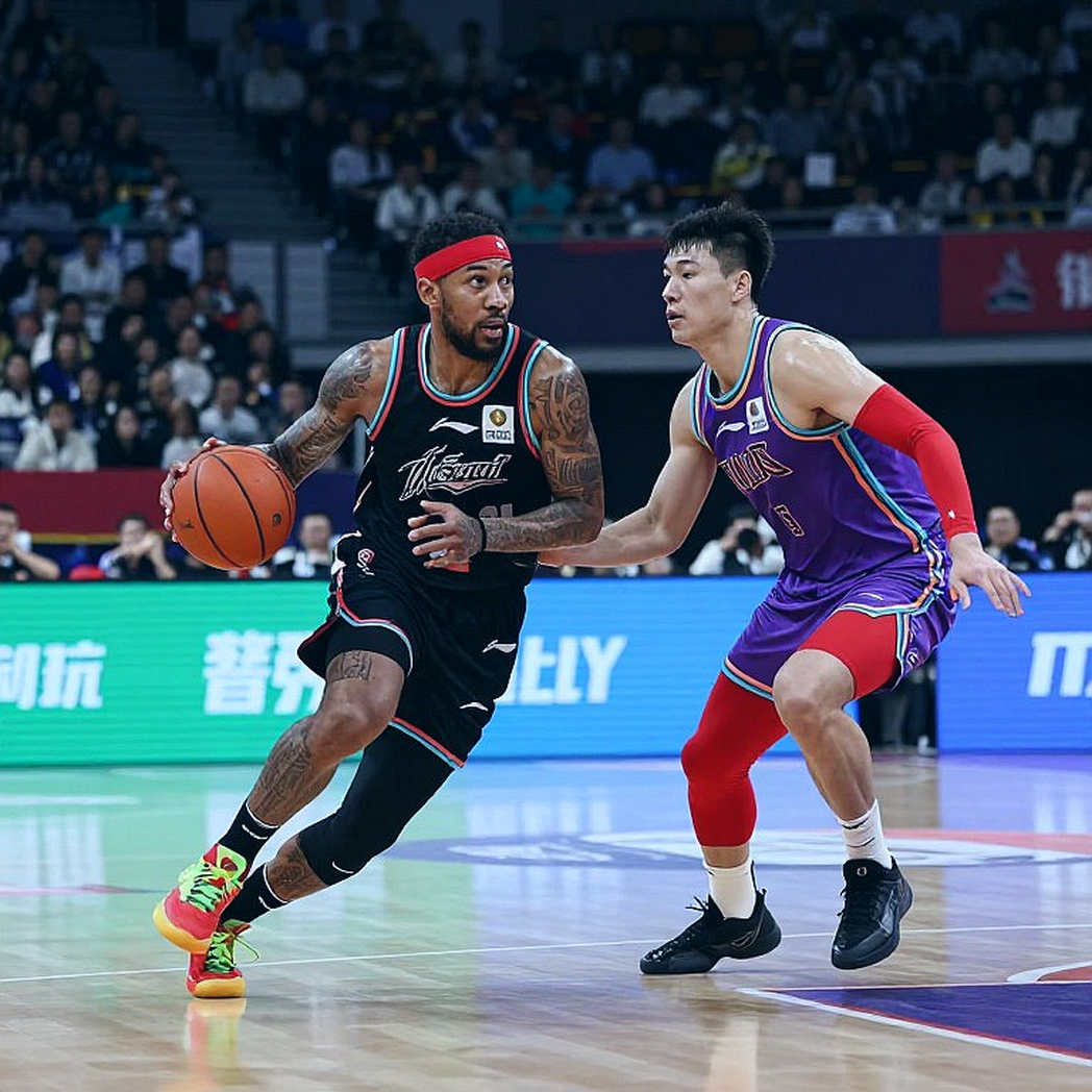 Fournier, Dorsey và phép thử phòng thay đồ của Olympiacos
