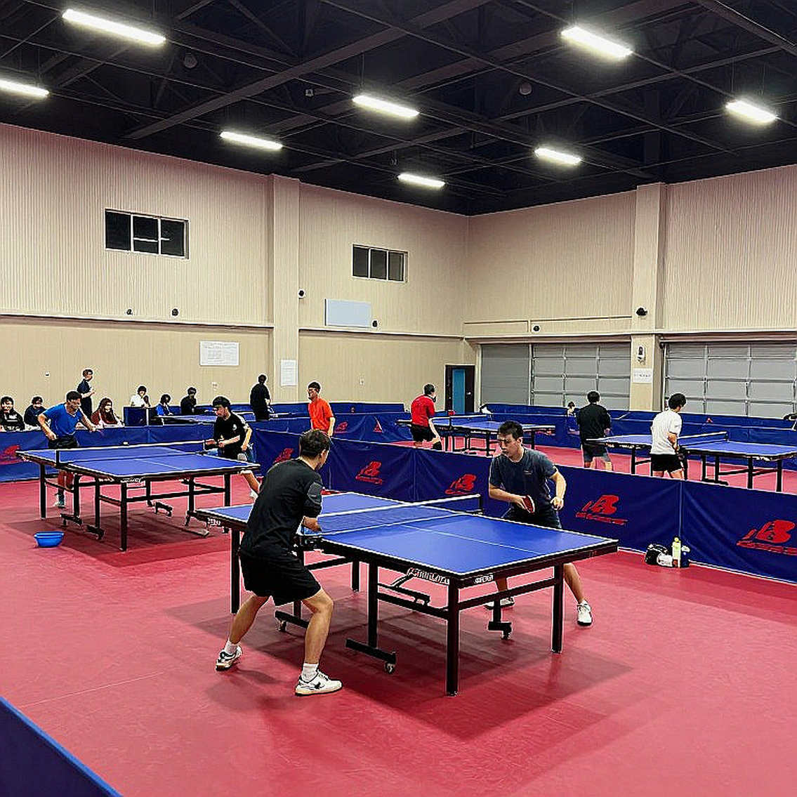 Bức tường di động Murcia: Rob Davies và nghịch lý xếp hạng ở tầng giải thấp nhất ITTF Para