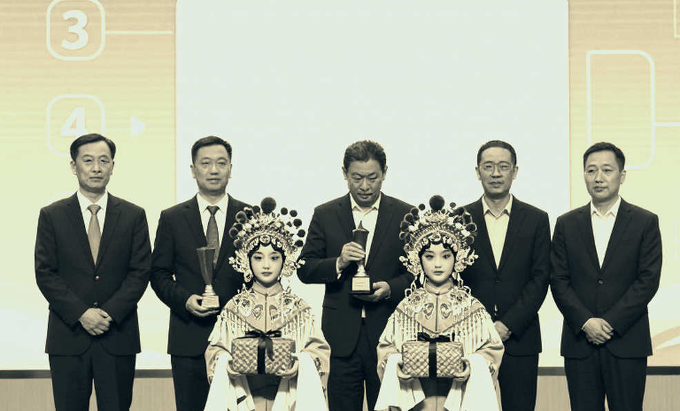 Najdorf, 5.f3 và 60 phút vá lại phòng tuyến của Daniel King