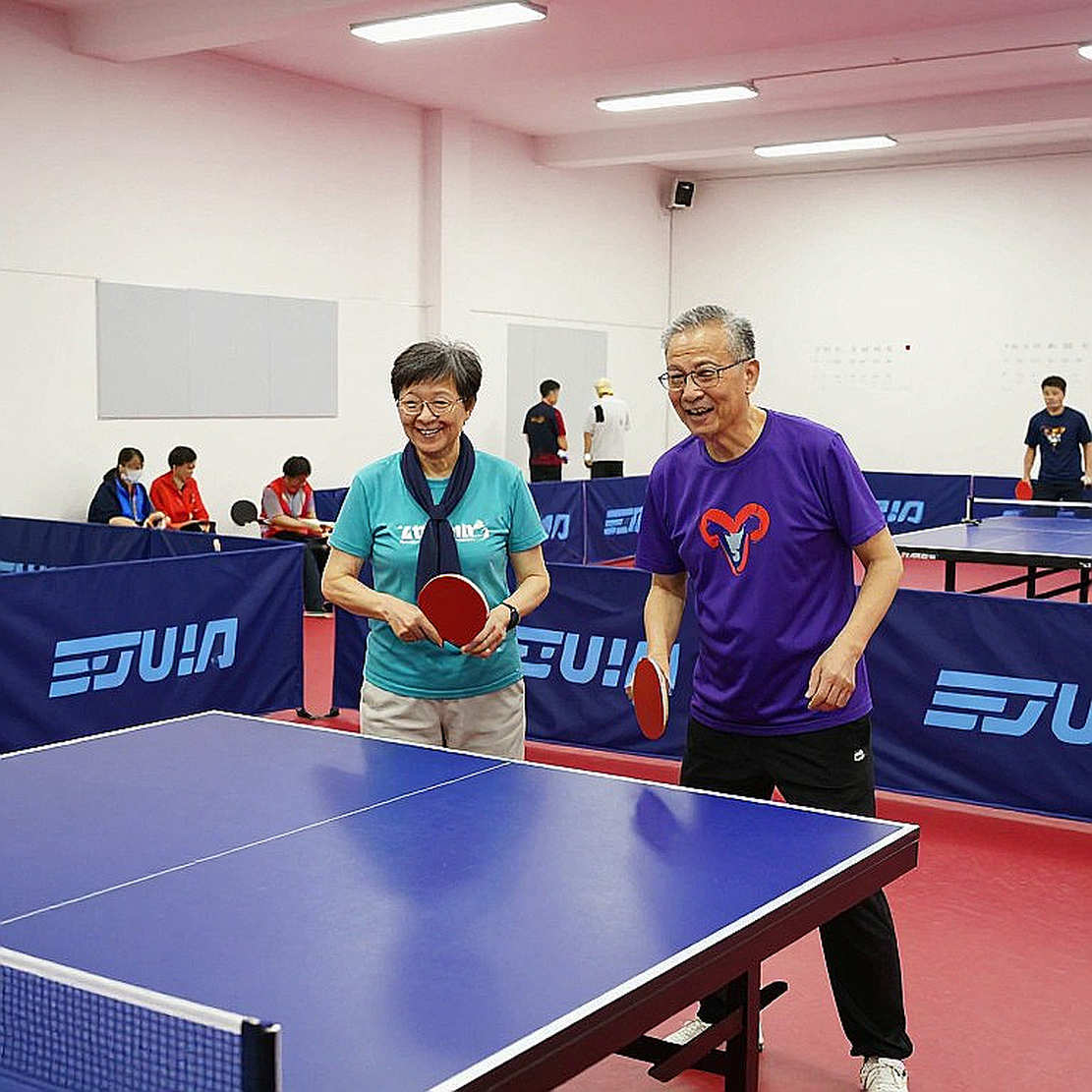 Guernsey vô địch Worthing Junior Team 1*: chín trận thắng, không một loạt quyết định